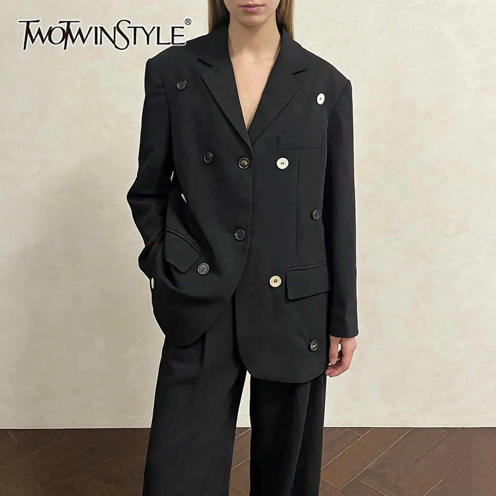 

TWOTWINSTYLE Черная куртка с декоративными карманами, шикарная, с отложным воротником, длинными рукавами, свободного кроя, для повседневной носки, базовая модель, женская, осенняя, модная новинка