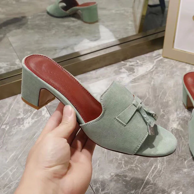 

Женская внешняя одежда, кожаные сандалии на плоской подошве, на среднем каблуке