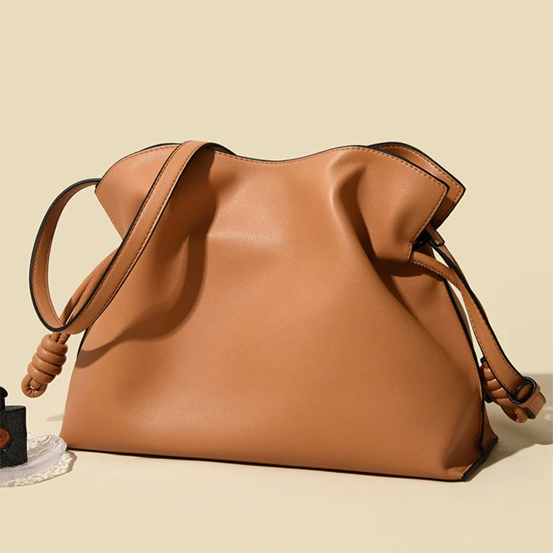 All-match Large Capacity Crossbody Bag 2024 Cloud Pleated Bag Drawstring Brown Leather Fashion Commuter High-end Shoulder Bag