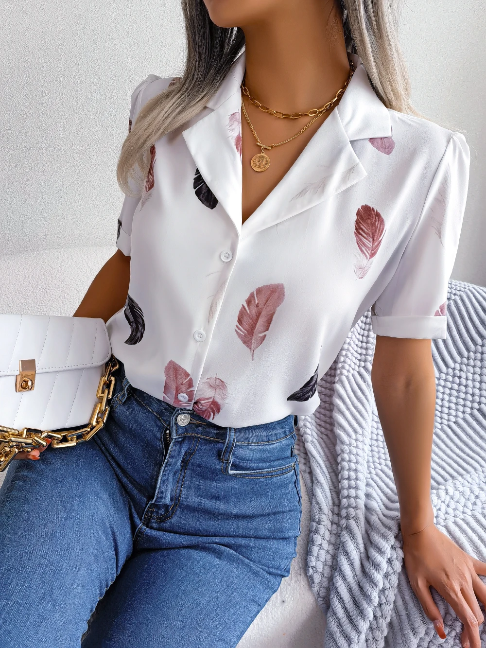 2024 new women's casual printed shirt temperament suit collar feather loose short-sleeved shirt