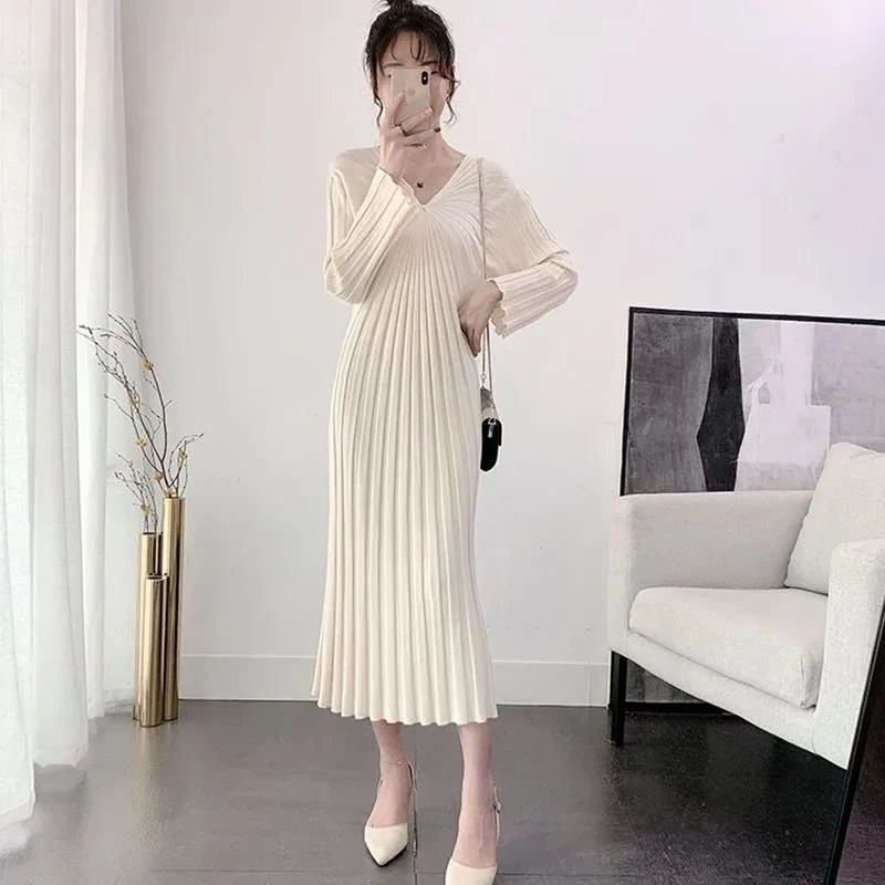 فساتين كروشيه بيضاء للنساء جودة عالية Harajuku التخليص بيع الاتجاه الأساسية الكورية الرجعية Y2k الخامس الرقبة امرأة محبوك فستان