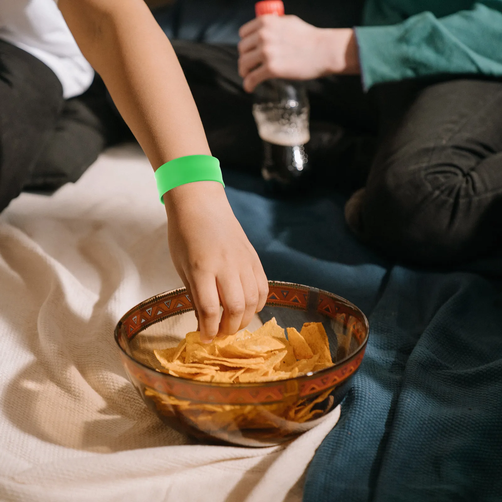 

Набор из 12 силиконовых браслетов-слэп-браслетов: мягкие, эластичные, для фестивалей, вечеринок, игр, призов, декора на день рождения и в классе