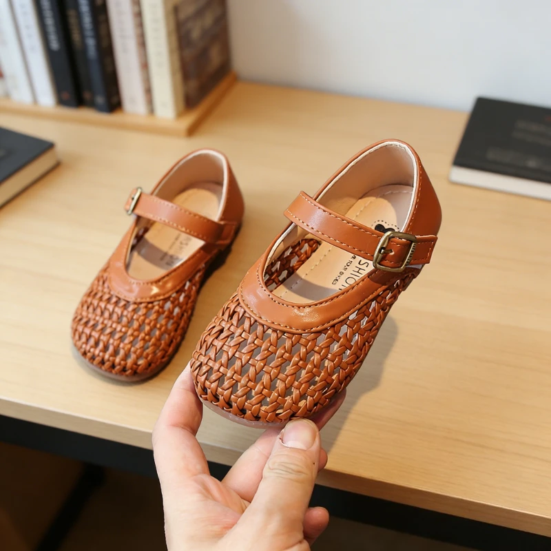 

Детская летняя обувь: простые туфли для девочек с вырезами, в стиле пэчворк, повседневные, плетеные, универсальные, модные, на плоской подошве, с мягкой подошвой