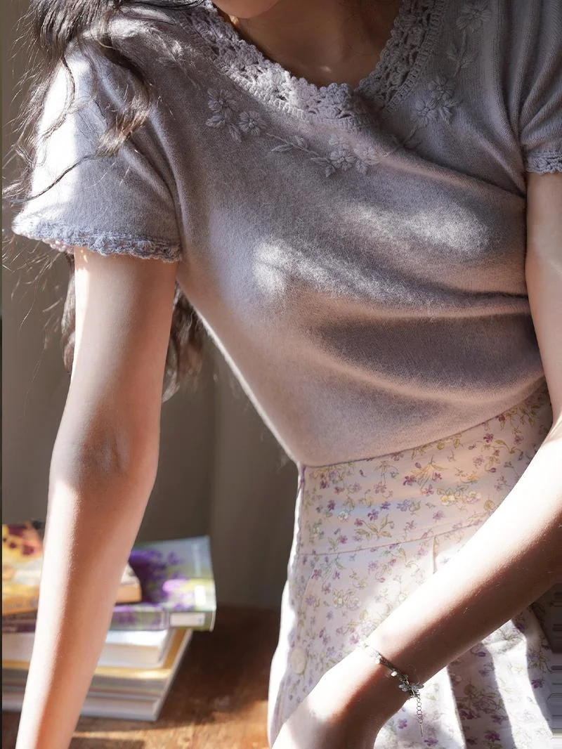 

Romantic Lav Hand-Embroidered Woolen ort-Sve Knitted Sweater for Women by Lady Unsewn Provence Sle Spring Faion