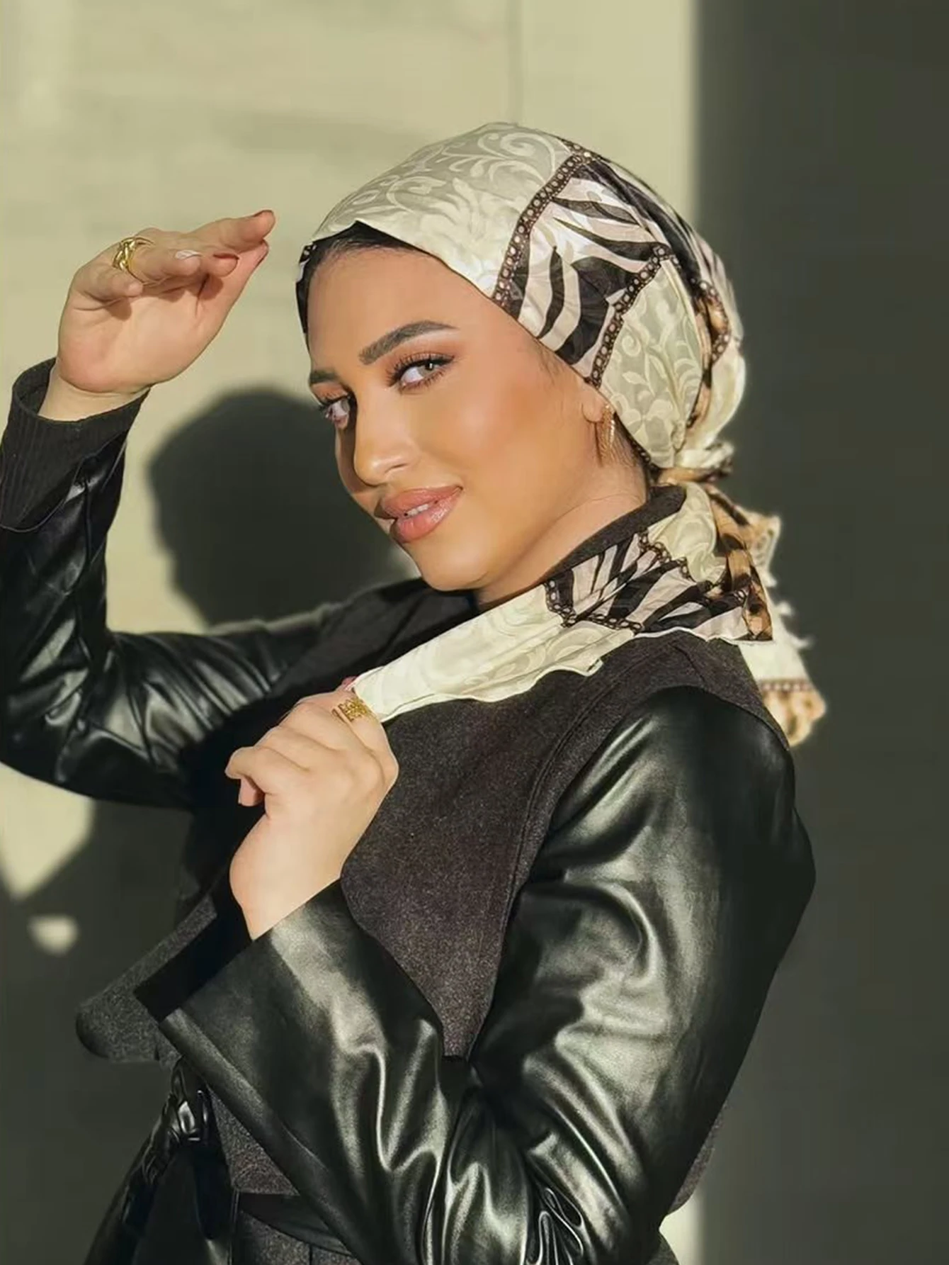 

1pc Women's Vintage Printed Bandana, Elastic & Adjustable, Suitable For Home, Outings, And Leisure Wear Sleep Bonnet