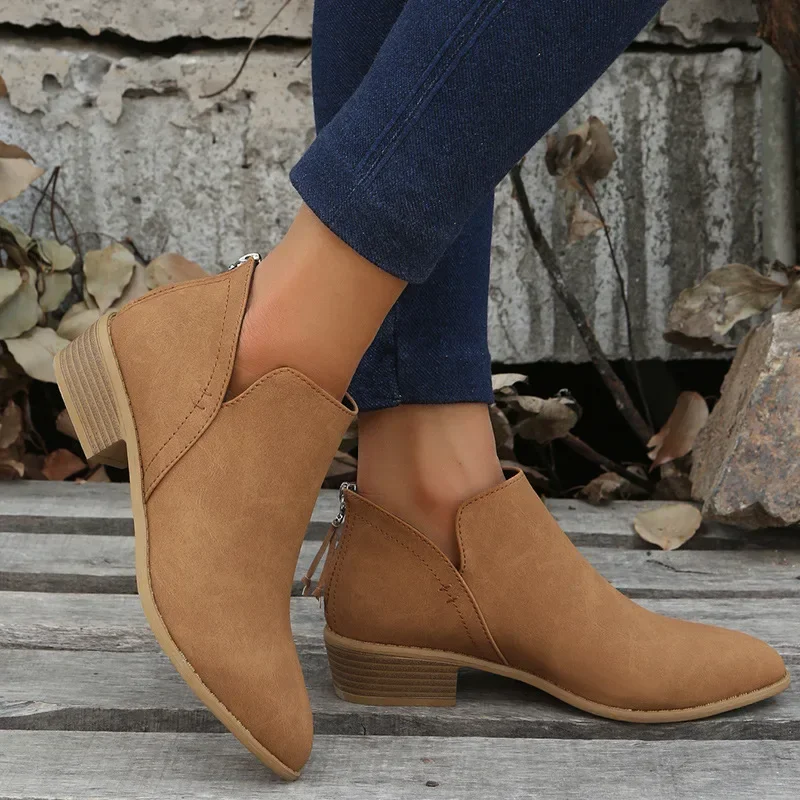 

2024 Hot Selling New Women Shoes British Style Solid Color Pointed Head British Back Zipper Mid-heel Thick Boots Platform Boots