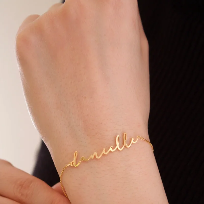 Bracelet avec Nom Personnalisé en Acier Inoxydable, Cadeaux d'Anniversaire pour Femme, Travailleurs et Vacances