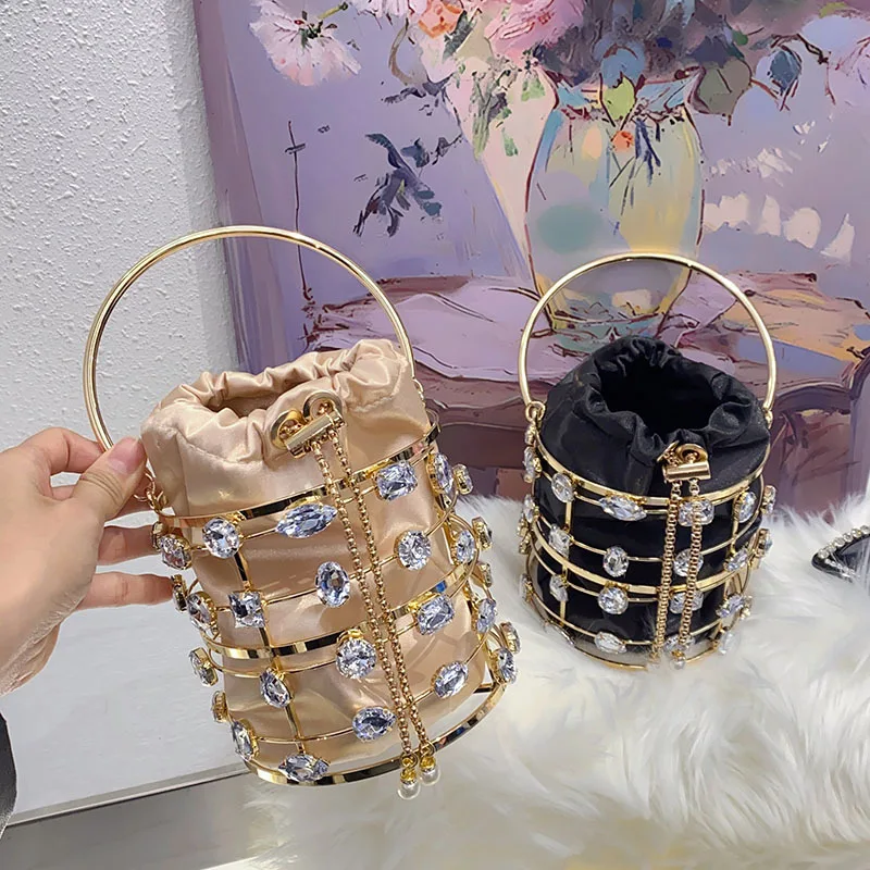 

Heavy Industry Metal Hollow Shiny Non-working Diamond Handbag Silk Dinner Bucket Bag Portable Messenger Bag