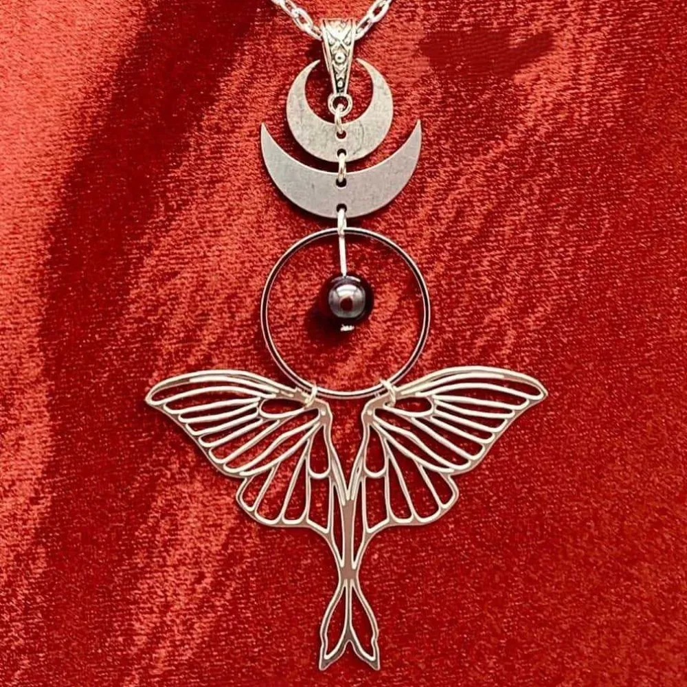Boho Charm Hollowed-out Moth Moon Phase Black Crystal Beads Pendant Necklace for Women Halloween Stainless Steel Magic Jewelry