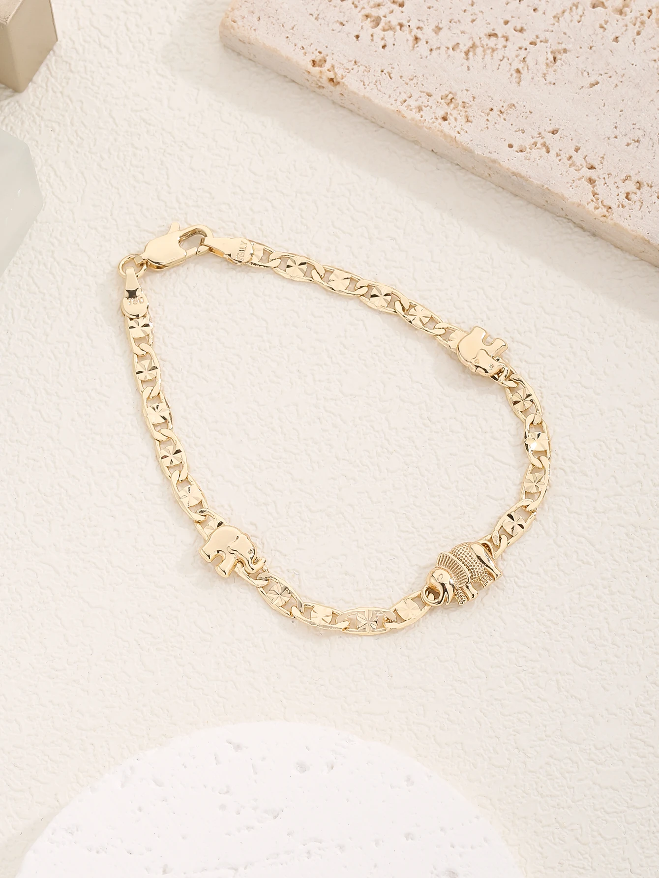 FanSibao-pulsera de elefante hueco para mujer, joyería de moda tallada clásica, regalo