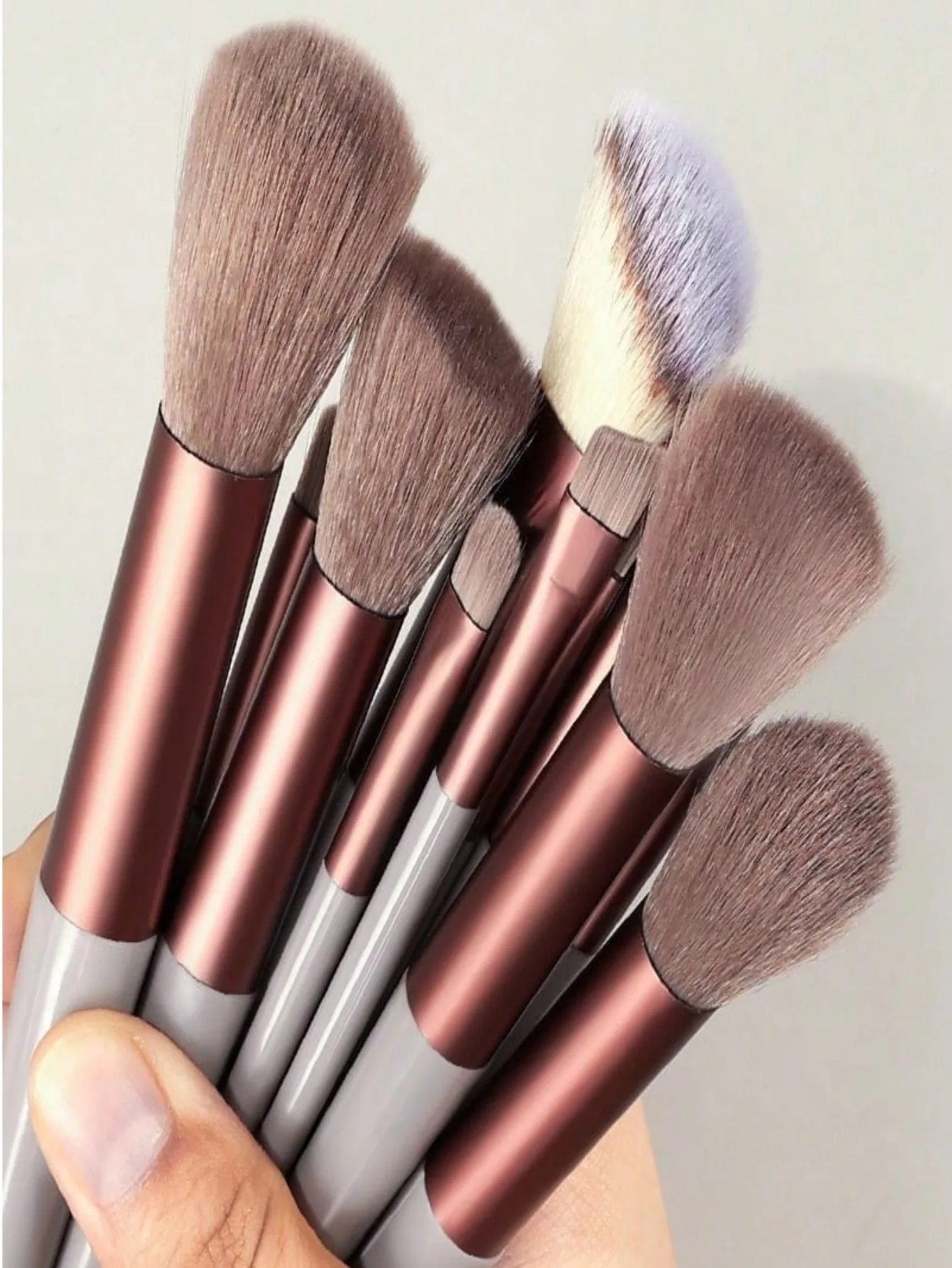 ชุดแปรงแต่งหน้า 13 ชิ้นพร้อมฟองน้ําสามเหลี่ยม – ของขวัญที่สมบูรณ์แบบ กลับไปที่โรงเรียน สิ่งจําเป็นสําหรับการเดินทาง ชุดเครื่องสําอางที่ต้องมี