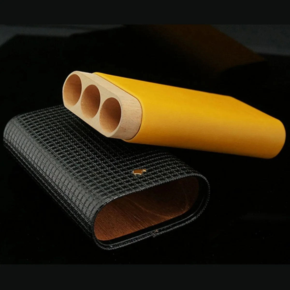 Caja portátil para humidificador de cigarros de viaje, capacidad para 3 cigarros, estuche para puros de cuero negro, soporte para tubo de madera de cedro, caja de tabaco