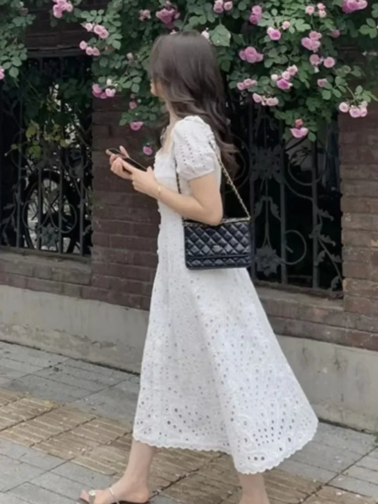 Elegancka biała sukienka midi z kwadratowym kołnierzykiem i bufiastym rękawem Letnia sukienka midi dla kobiet French Kawaii Vestidos Korean Chic