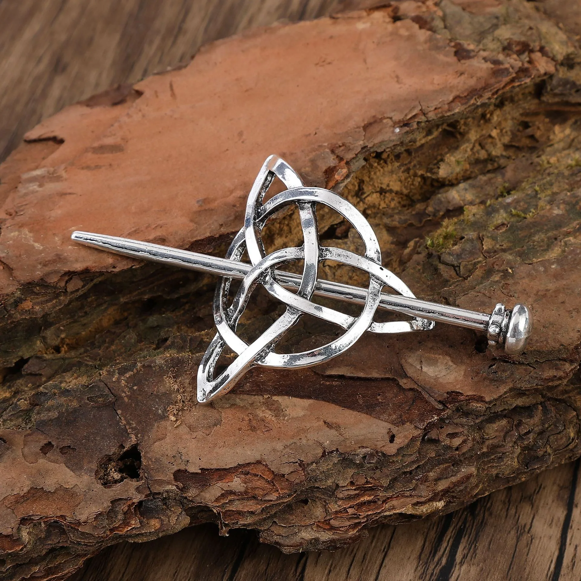 Haarnadel mit keltischem Knoten und Drachenkopf, aufwendiges mittelalterliches Wikinger-Design, Vintage-Mystical Vibe, perfekte heidnische Rituale-Frisuren – Detail 4