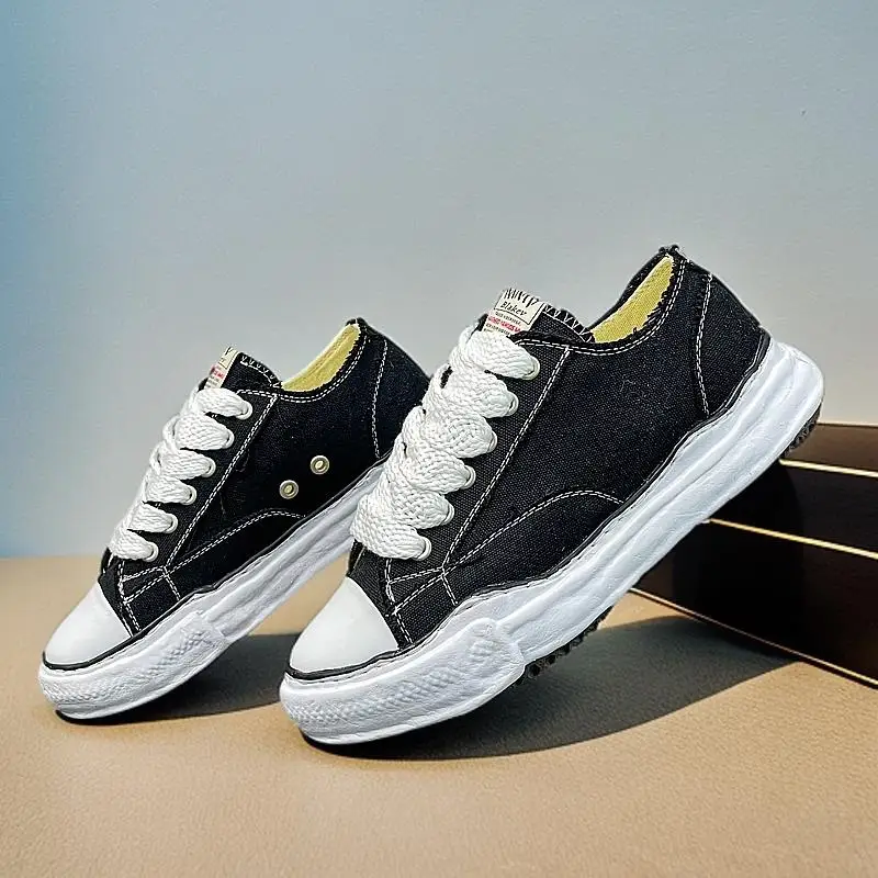 

Trendy Couple's Board Shoes with Thick Sole for Comfort And Wear Resistance Stylish And Practical Footwear