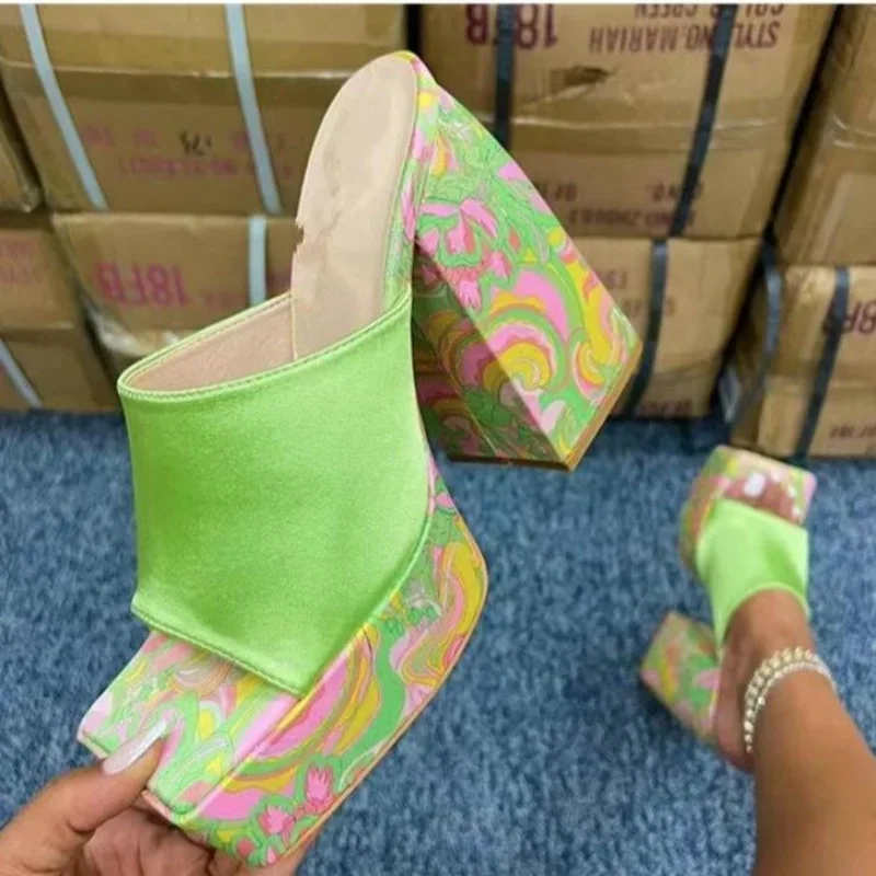 Women\'s Slippers 2024 New Printing Square Head Thick Bottom Heel Shoes One-line Flip Flops Large Size High-heeled Summer Sandals