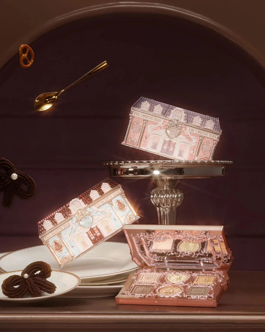 

Flower Knows Eye Shadow Palette The SWEETIE BEAR COLLECTION 6-Color Makeup Long Lasting Matte Shimmer Finish Eyeshadow Powder