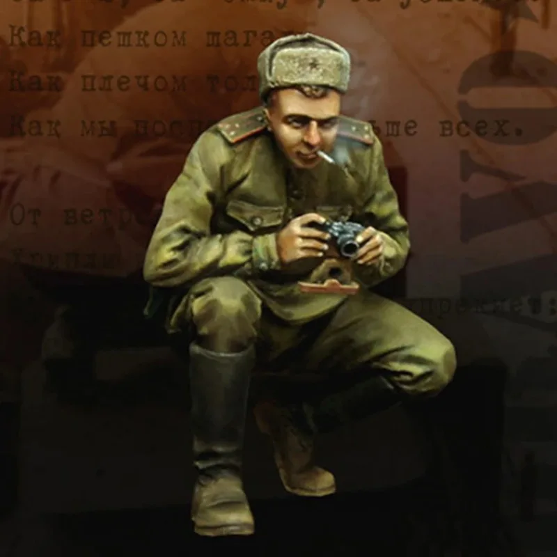 

1/35 Scale Resin Figure Model Kit WW2 Soviet Soldier Miniatures Statue Unassembled and Unpainted 2226 Diy Toys
