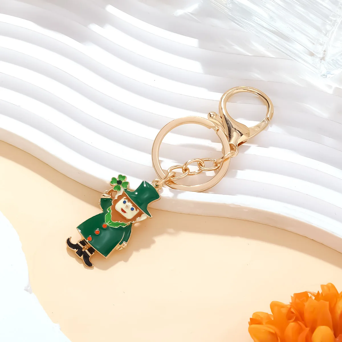 الأوروبية والأمريكية الإبداعية النفط يقطر شخصية كرتونية خضراء قلادة المفاتيح قلادة ملتحية #5