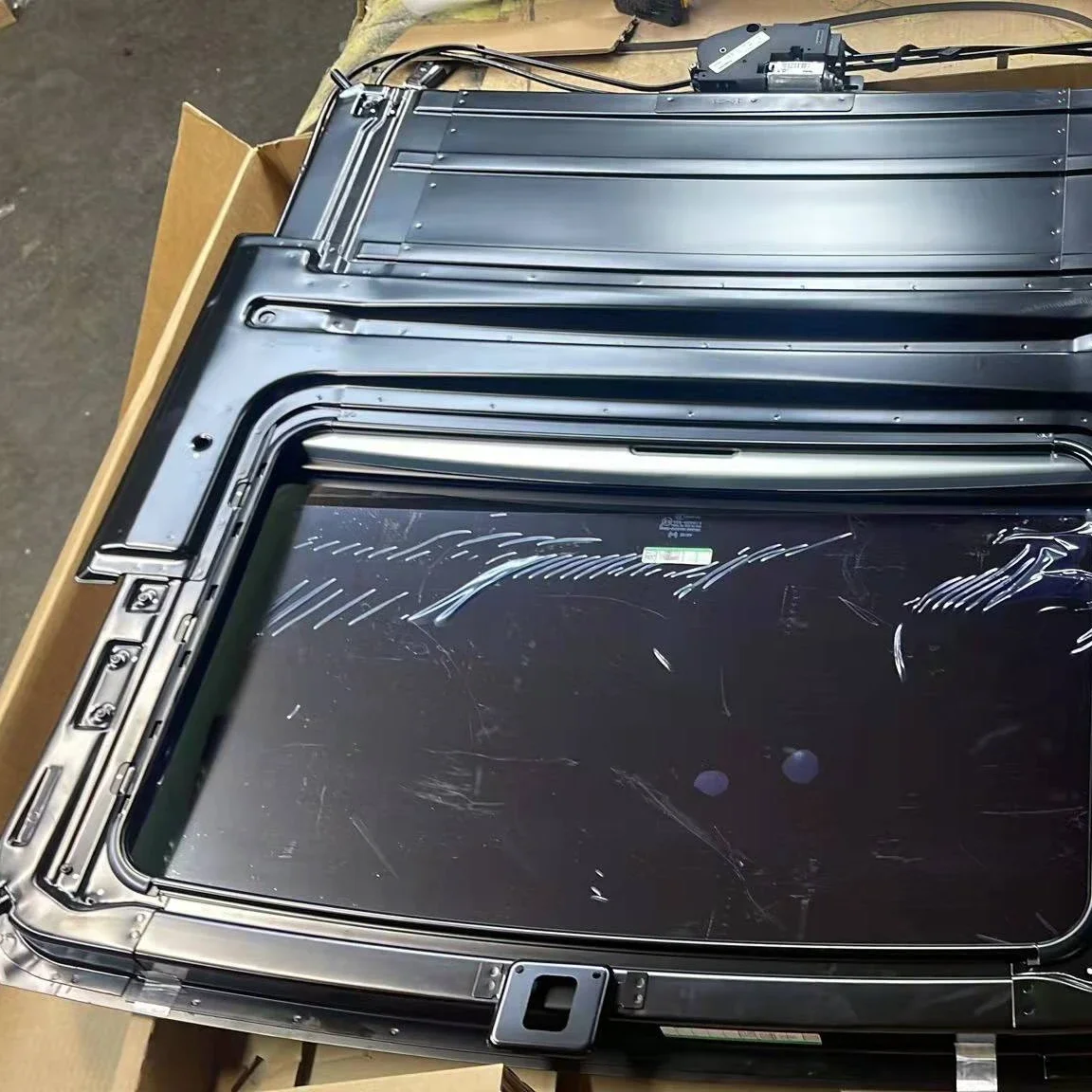 

Hot-selling Promotion Auto Parts Manual Car Sunroof Universal Sunroof Car Skylight H700 Car Window Accessories