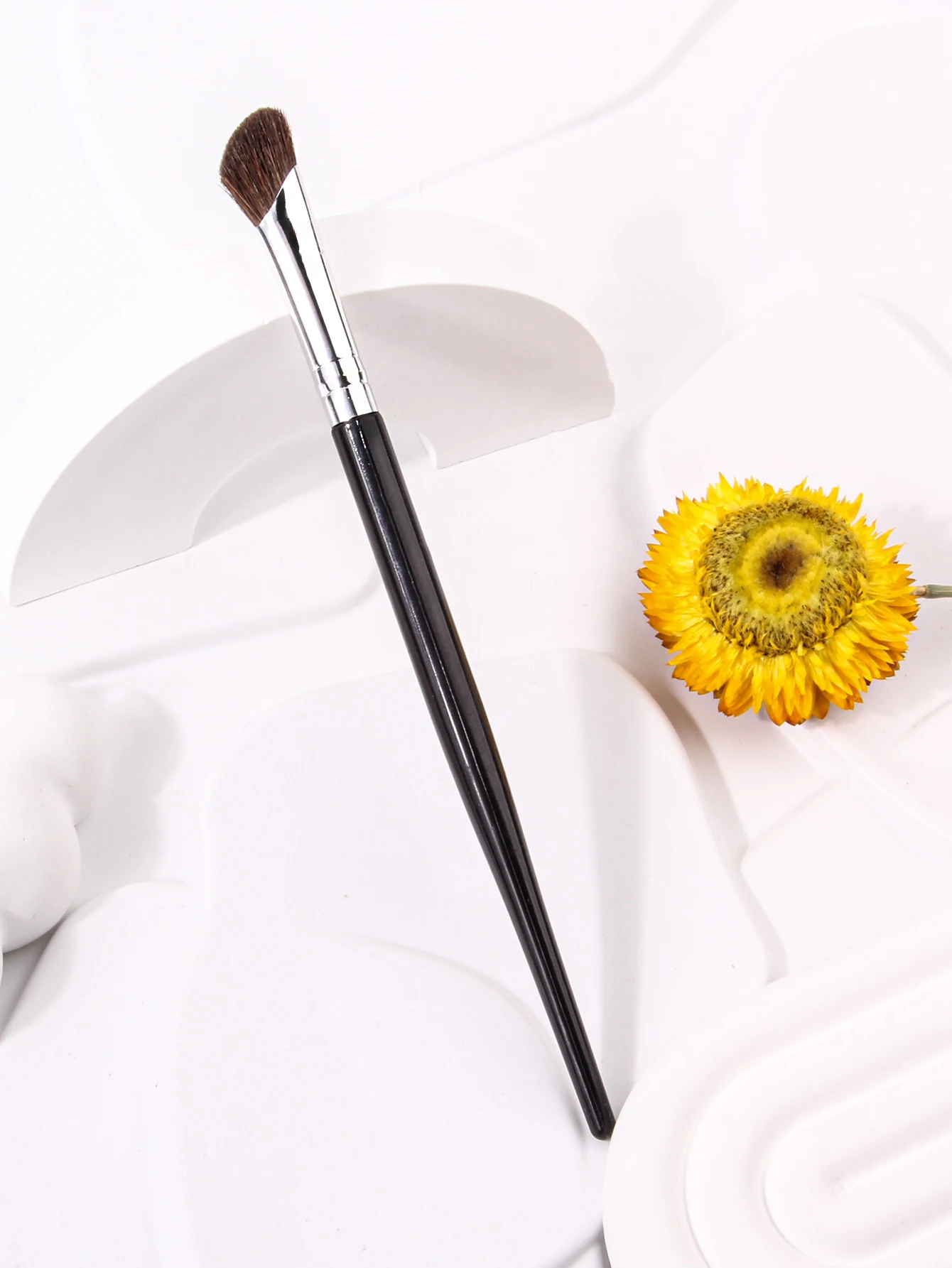 Single eye shadow brush ultra-thin sickle diagonal makeup brush horizontal silkworm brush eyebrow brush