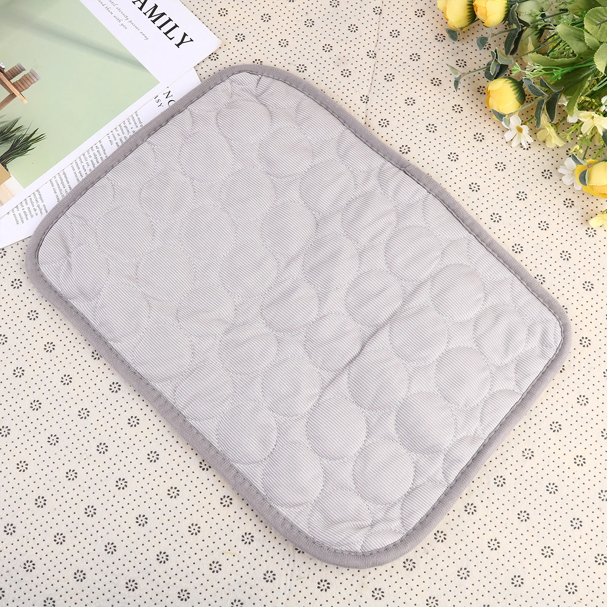 

Pet Cooling Mat 40X30Cm Grey Fabric Dog Ice Pad Lightweight Mat For Cats Use Cool Comfortable Safe