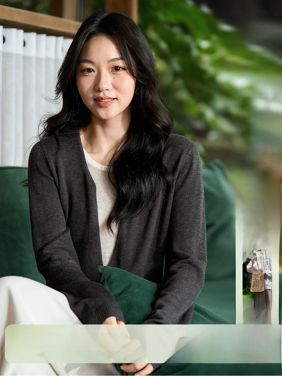 

Серый вязаный шерстяной свитер с глубоким V-образным вырезом и дизайнерскими вставками, женский, весенний, новый стиль, мягкий, прямого кроя, с длинными рукавами