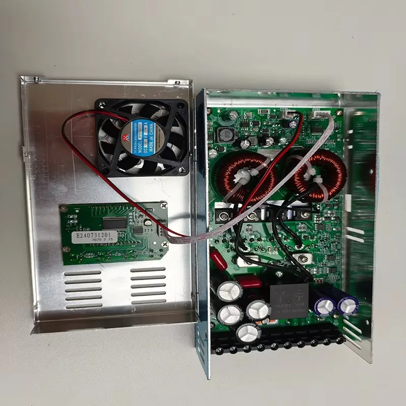 Regolatore di Carica Solare MPPT ANENJI 60A 12V 24V 36V 48V, Caricabatterie Automatico per Pannelli Solari con Display LCD