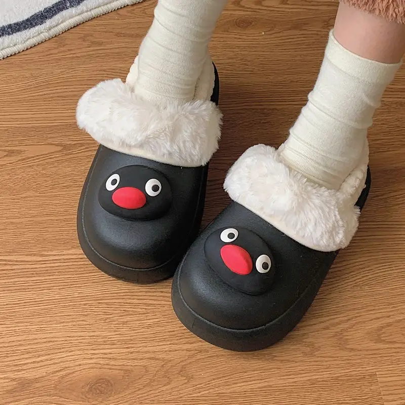 مقاوم للماء البطريق نِعال من الفراء امرأة الكرتون أحذية قطنية 2025 موضة جديدة الانزلاق على أفخم المتسكعون الإناث المنزل قباقيب غامض الأحذية