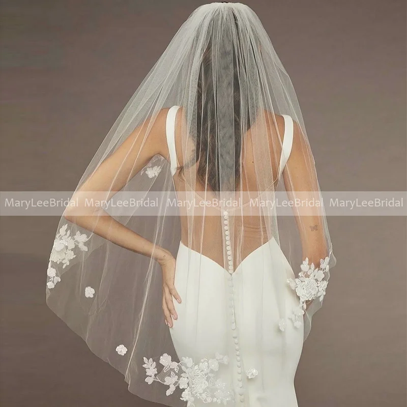 Sequins Floral Appliques Short Bridal Veil with Comb Fresh One Layer Fingertip Lengh White Ivory Wedding Veils for Women 2024