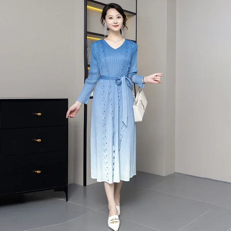 2024 Designer Women's Clothing High-end Autumn New French Gradual Change Dress Lace-up and Thin Wear Miyake Pleated Dresses