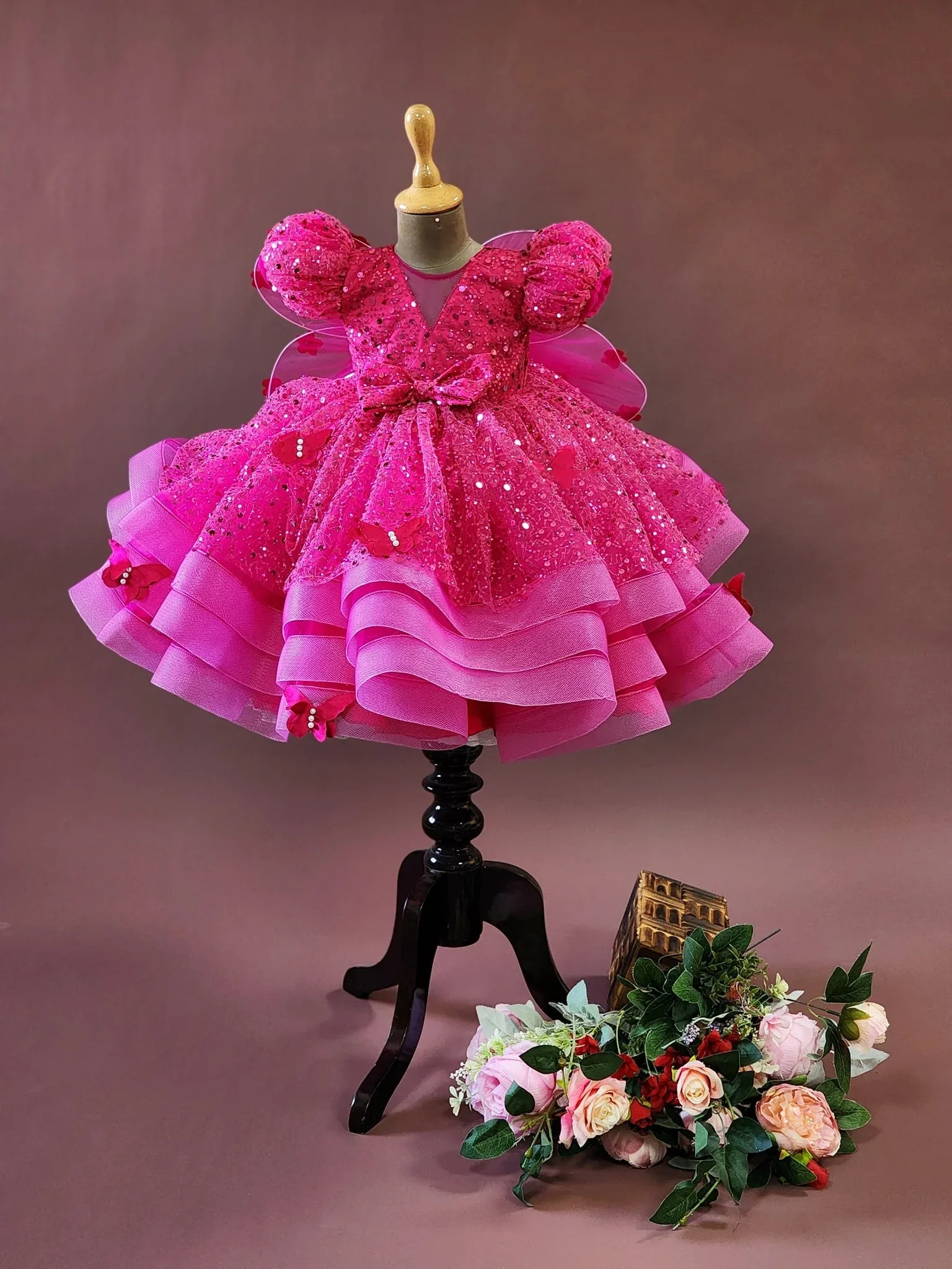 

Customized Flower Girl Dress For Wedding Sequined Puff Ruffles Sparkling Lovely A-Line Dress Girls First Communion Birthday Gown