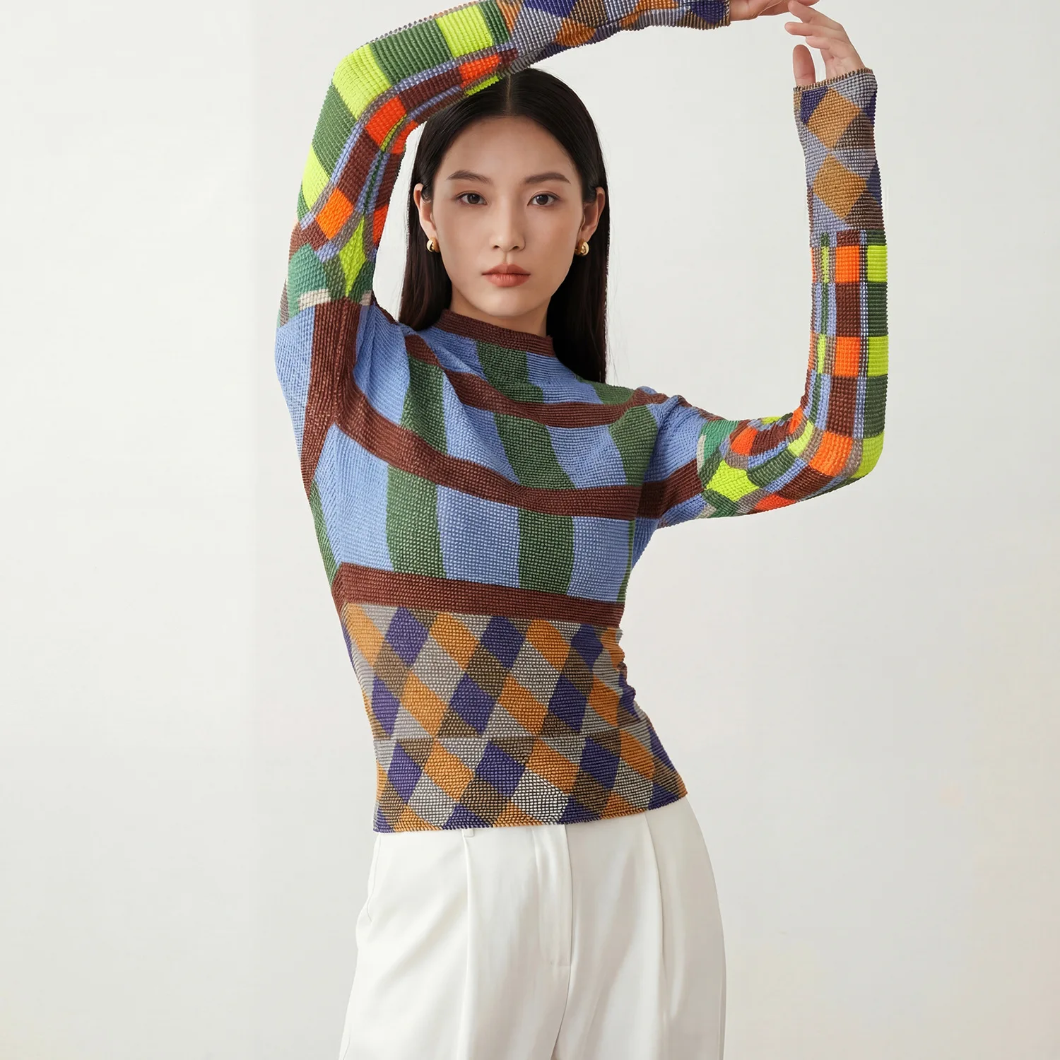 미야케 플리츠 2026 신상 니치 디자인 감각 그리드 프린팅 충돌 디자인 하이넥 티셔츠 여성용 캐주얼 슬림 플리츠 탑