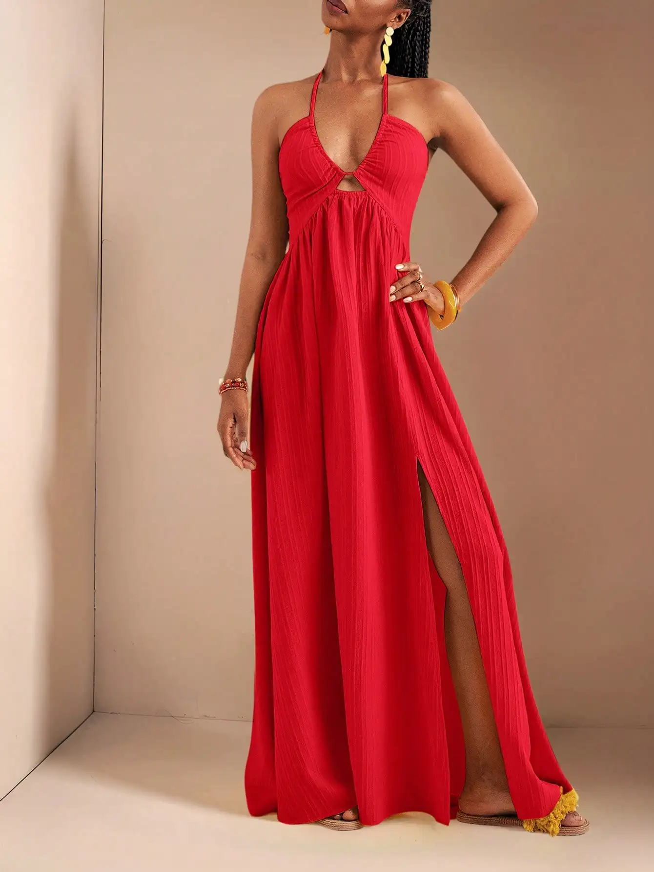 Abito lungo rosso con scollo all'americana con spacco sul davanti e dettagli ritagliati, abito scampanato estivo da spiaggia per le donne