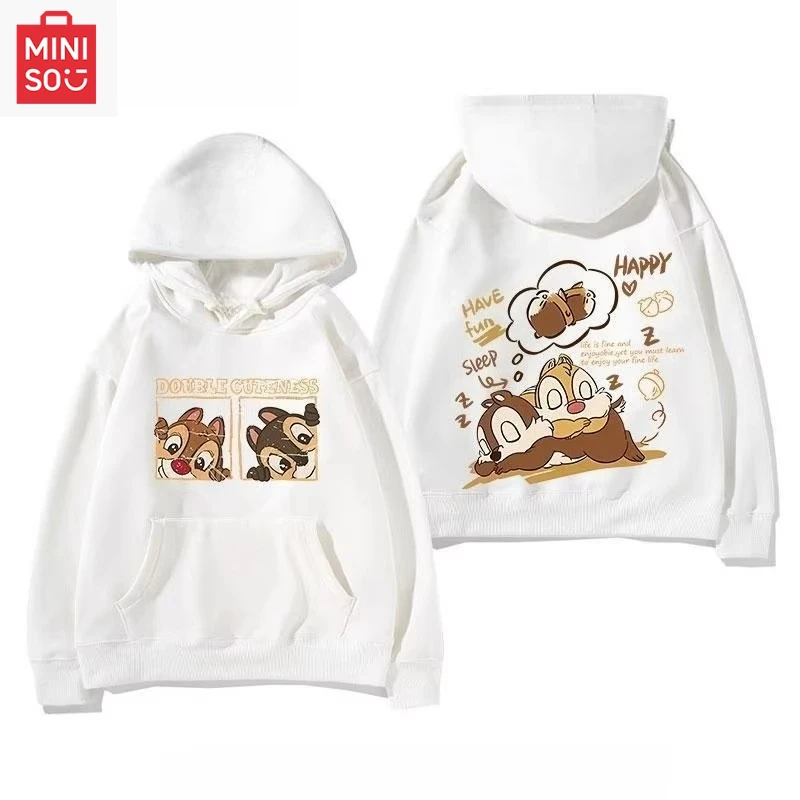 

Disney and Titi Teamed Up in A Hooded Sweatshirt Featuring Squirrels and A Versatile Outfit for Couples in Autumn and Winter