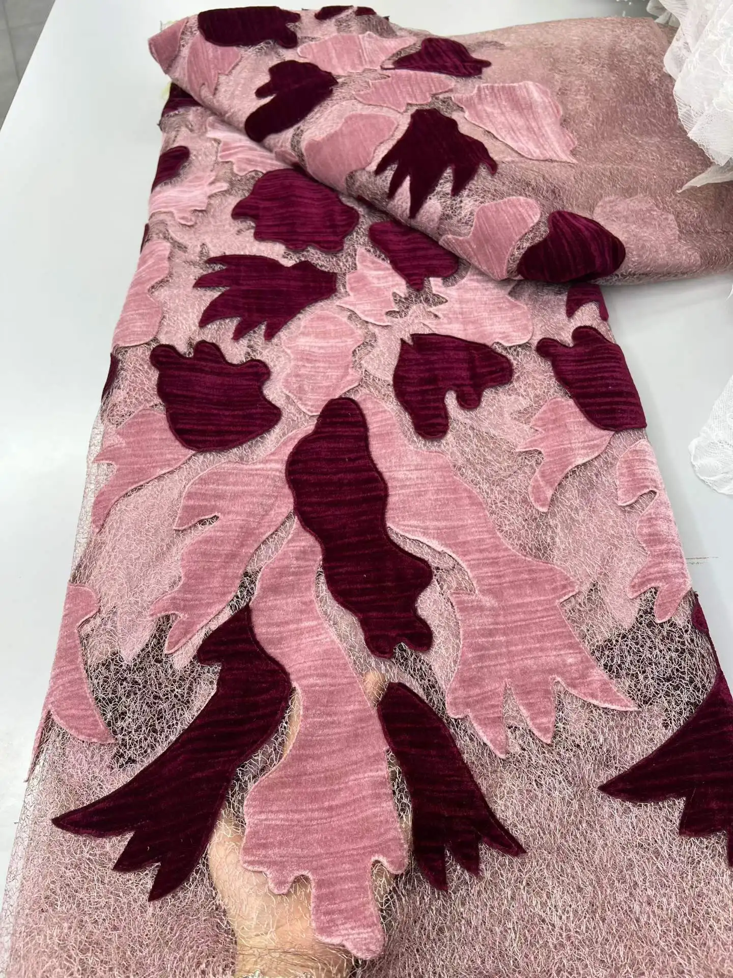 

Luxury Velvet African Beaded Sequin Embroidered Lace Fabric Nigerian Bridal Lace French Tulle Fabric for Wedding Party Dresses
