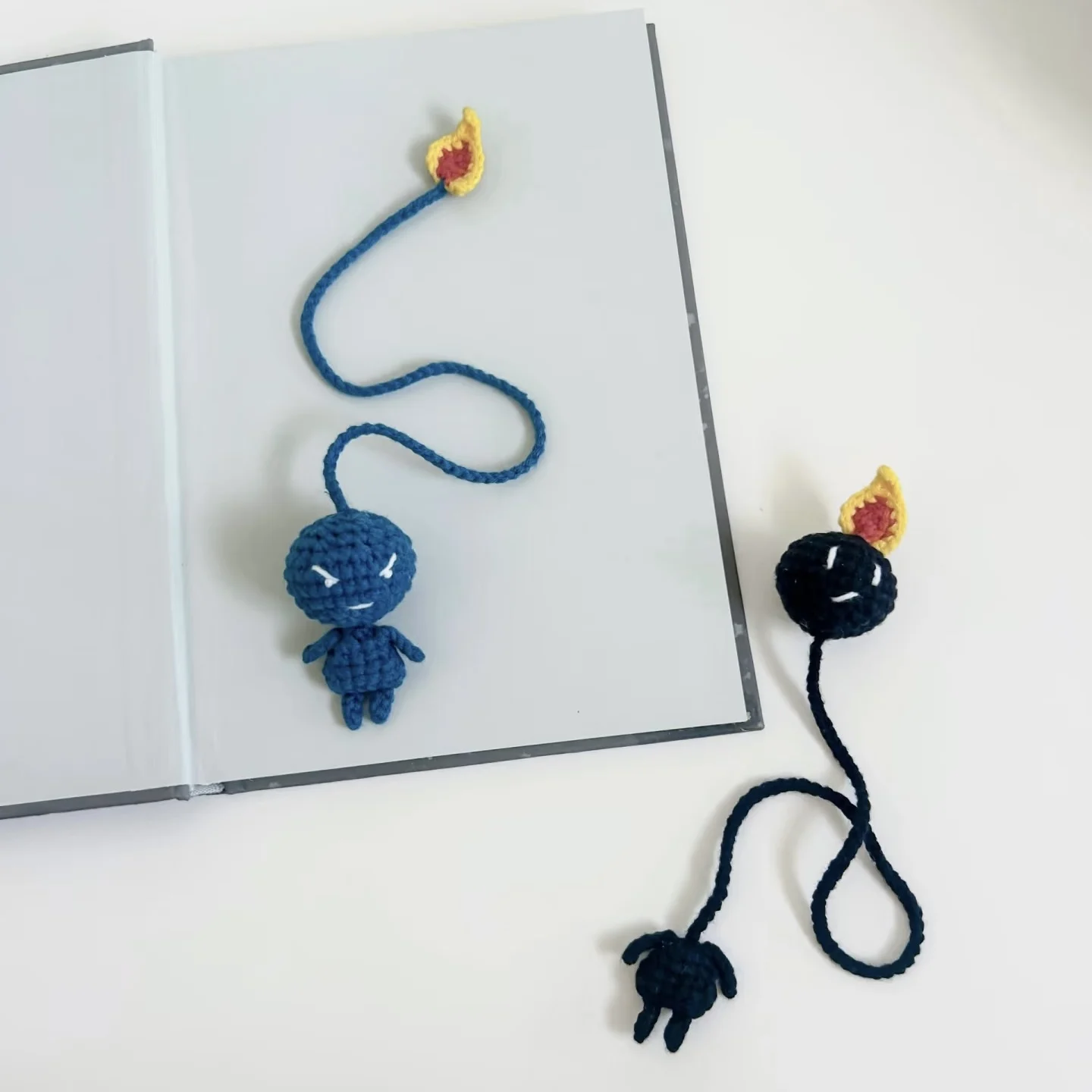 1pc Creative Handmade Knitted Bookmark Angry Emotion with Fire Pendants Page Marker Belt Crochet Book Marker Perfect Gift Set
