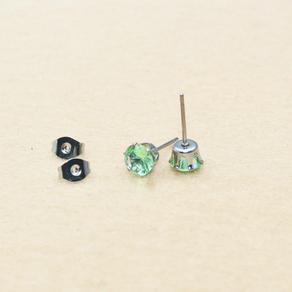 Edelstahl-Ohrstecker, rund, 6 mm, Apfelgrün, aus Glas, verblasst nicht, verursacht keine Allergien, ideal als Schmuck für den täglichen Gebrauch. – Detail 1