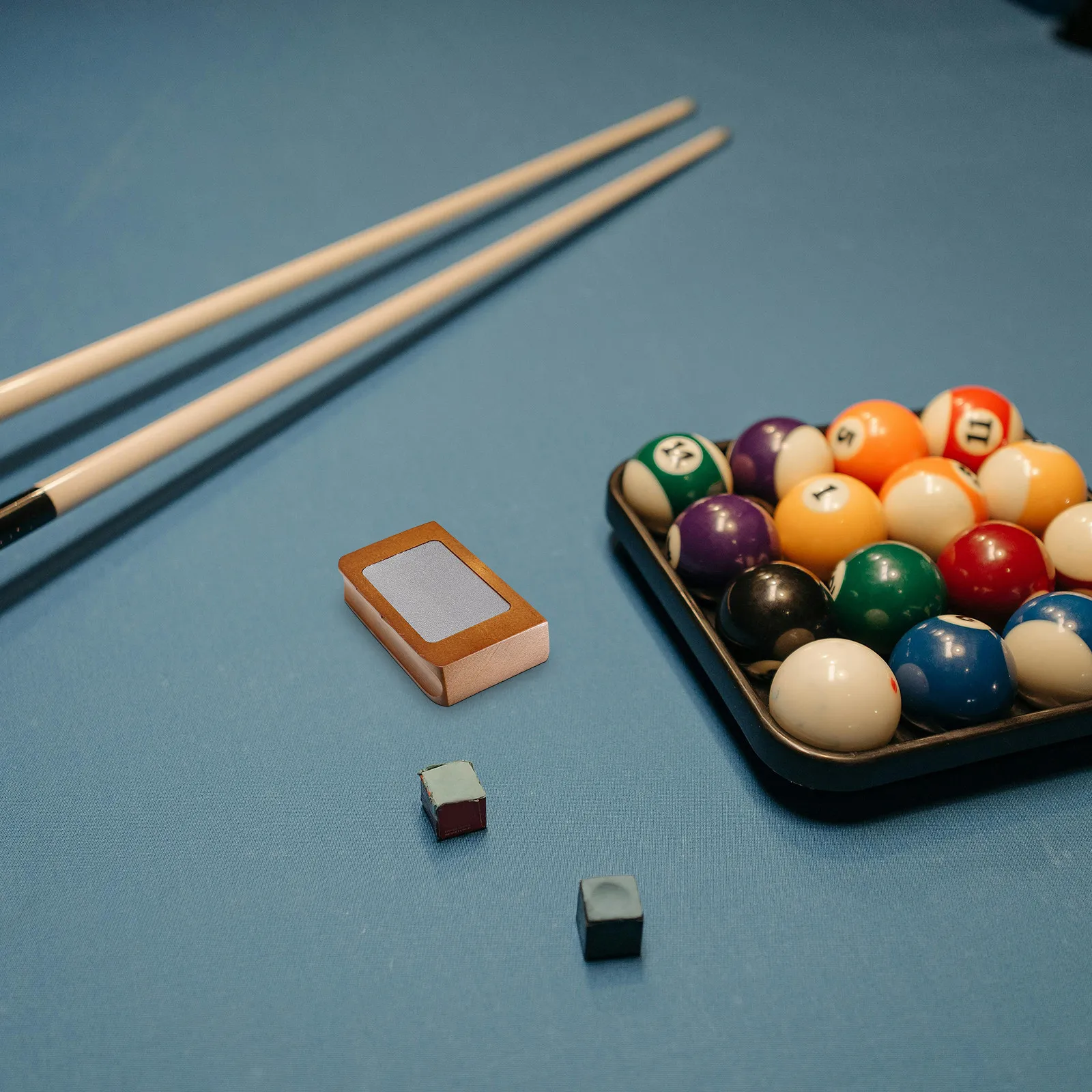 لوح تلميع خشبي مربع بتصميم مريح لطحن وتنظيف عصا البلياردو، أداة صيانة وتنظيف رأس عصا البلياردو