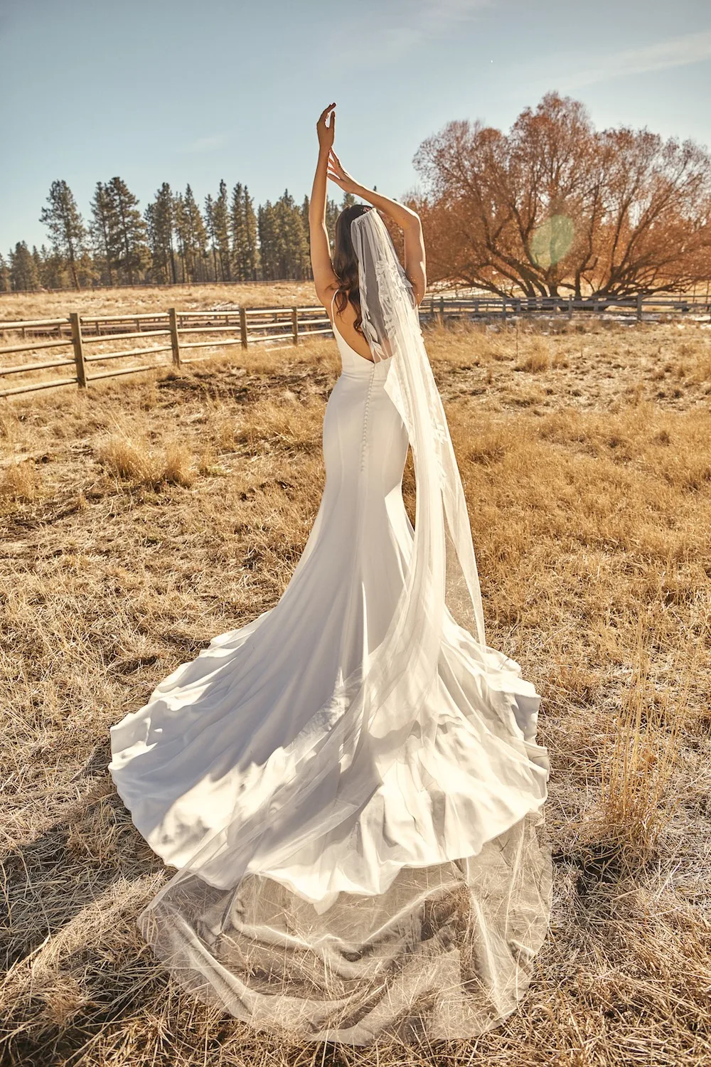 Robe De mariée sirène en Satin ivoire, Simple, fendue devant, Spaghetti, dos nu, longue traîne, Sexy, été