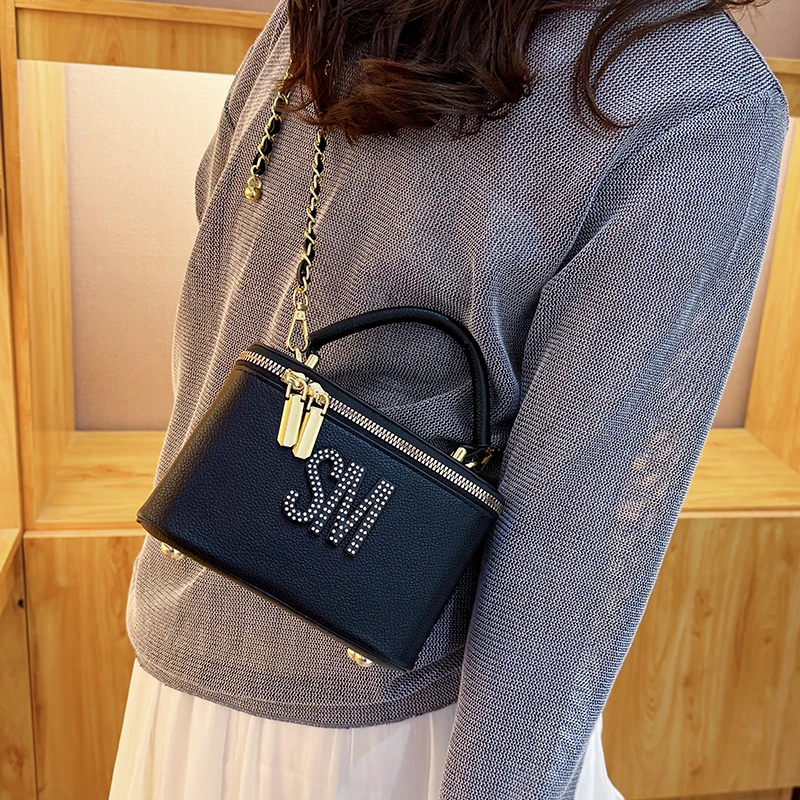 

Elegant Minimalist Messenger Purse For Women With Solid Color Vintage Flair Spacious Capacity And Style