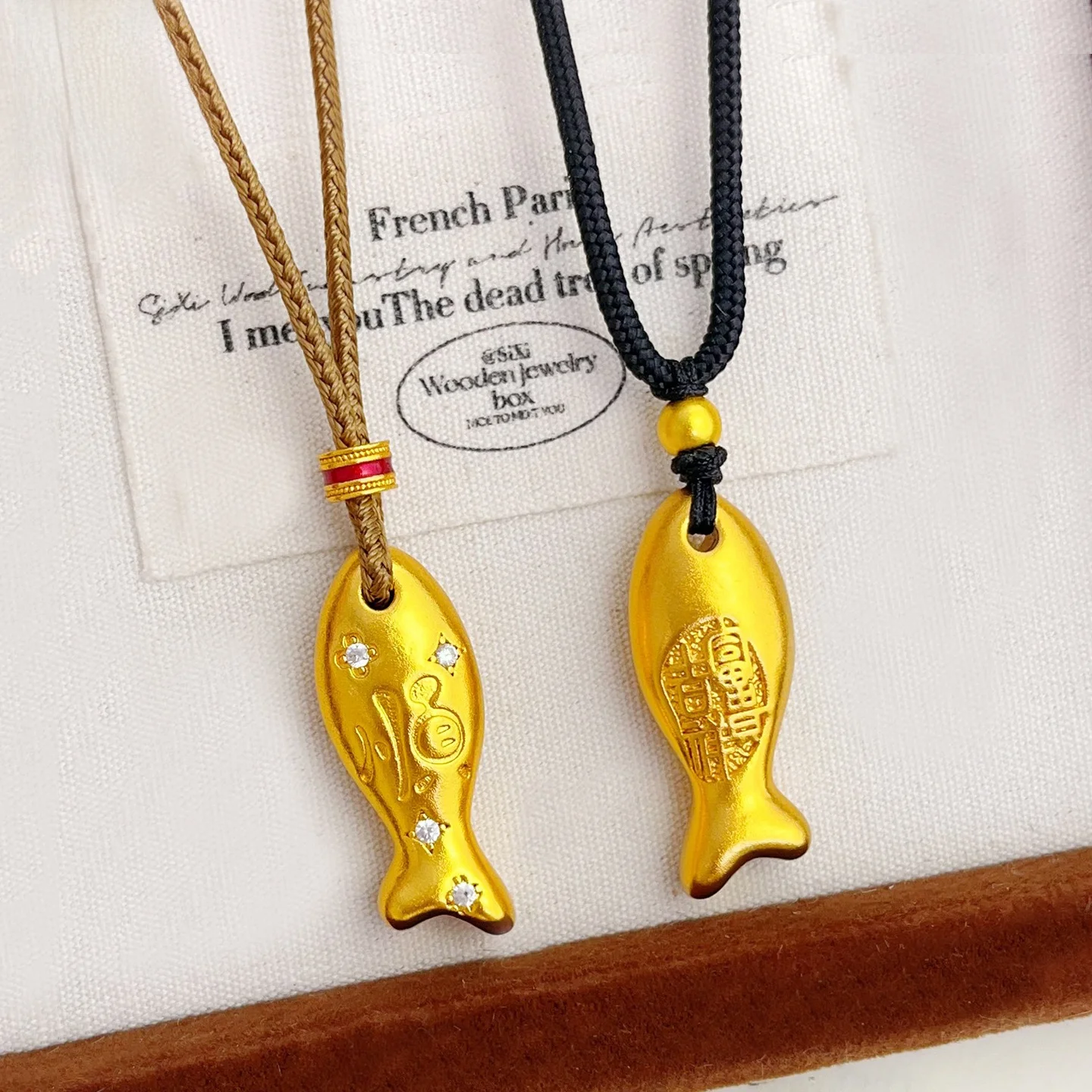 colar-com-pingente-de-diamante-em-ouro-de-areia-da-good-luck-gold-store-design-de-peixe-liso-estilo-chines-tradicional-presente-feminino-da-moda