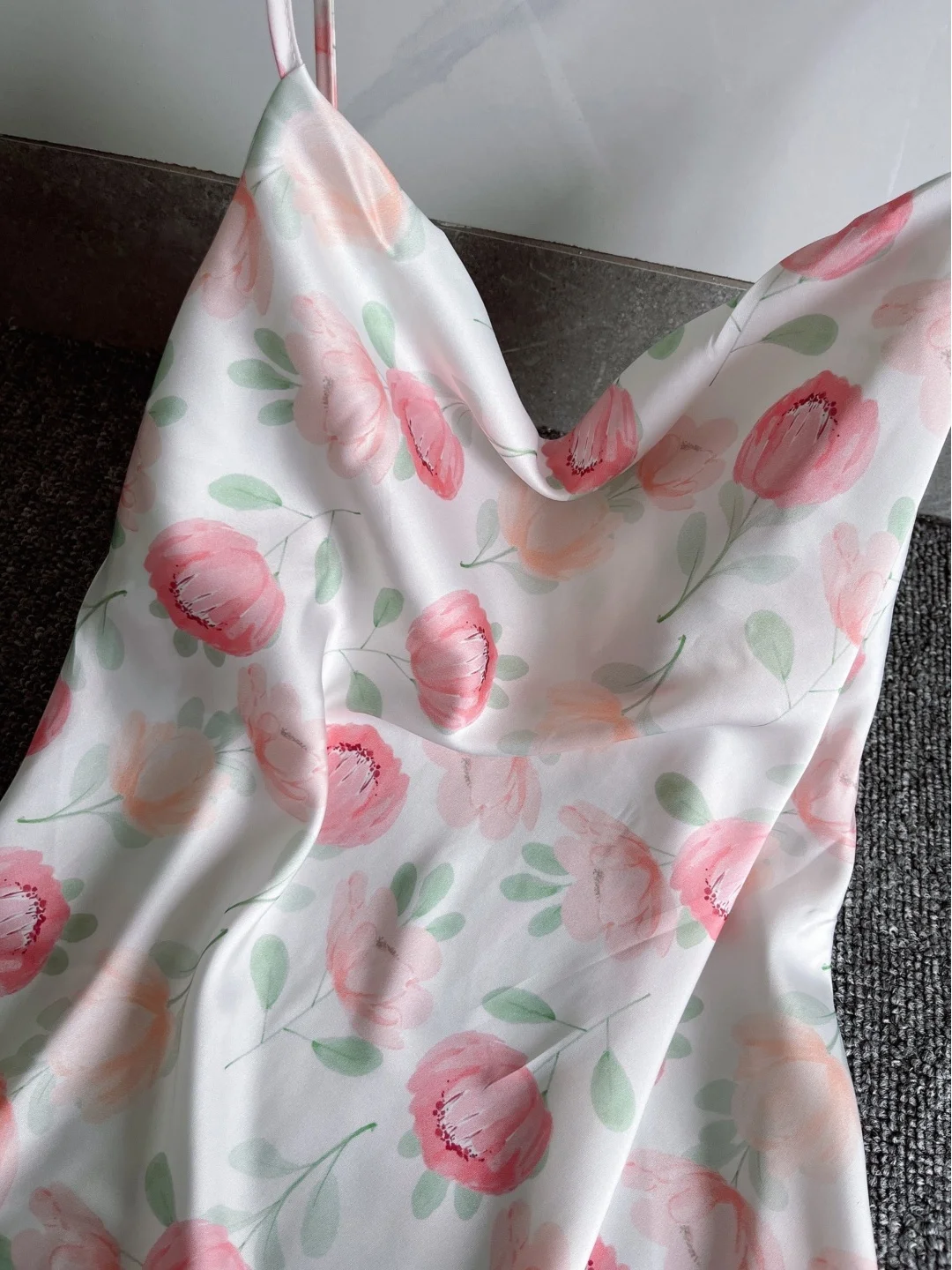 

Elegant Ice Silk Floral Sleep Dress Large Size Comfortable Home Clothes V-Neck Mid-Length Summer Sleepwear for plus Size Women