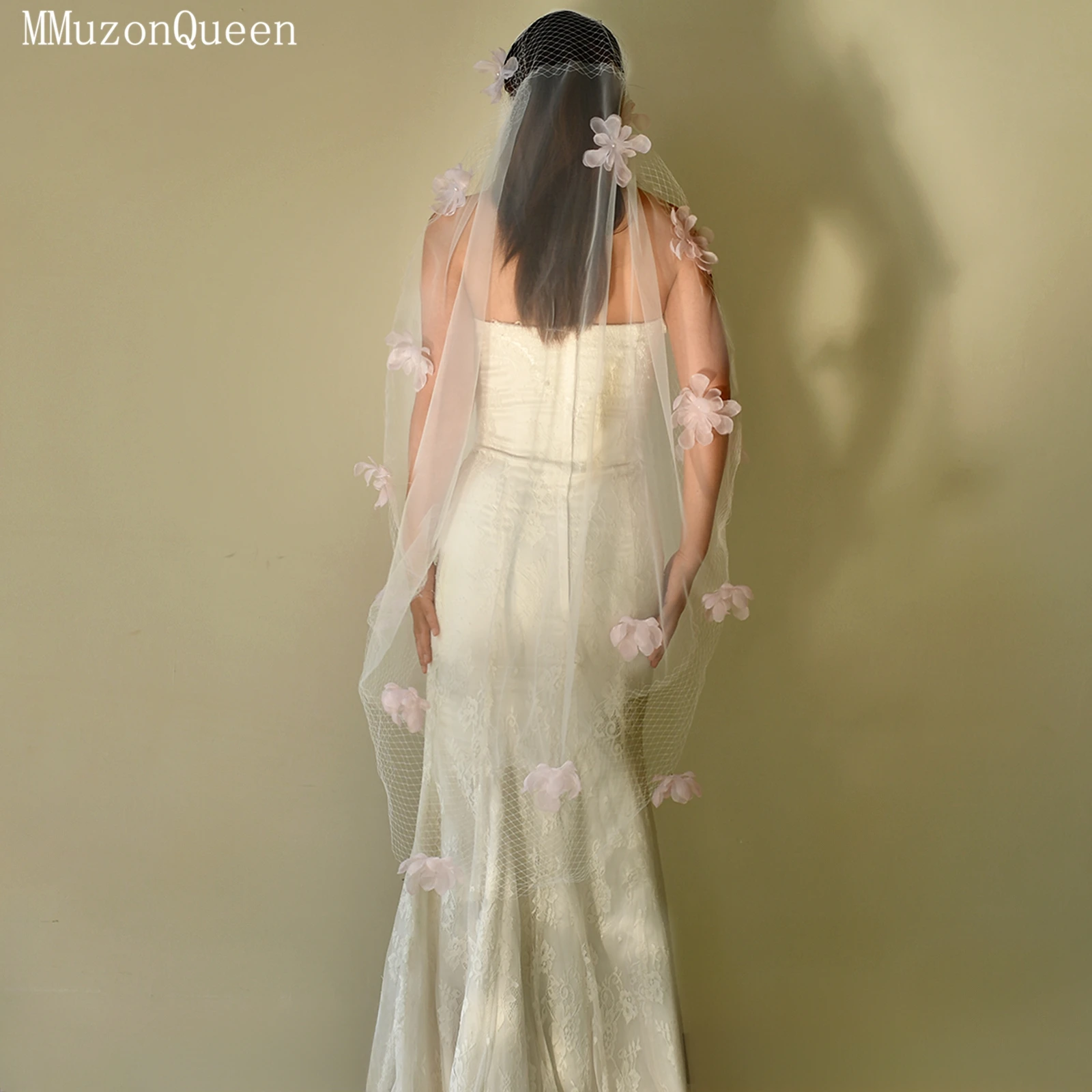 TOPQUEEN V321 حجاب الزفاف ثلاثية الأبعاد طرحة زفاف زهرية 1-Layer زينة مخيطة يدويًا مع تفاصيل زهور ثلاثية الأبعاد قابلة للتخصيص