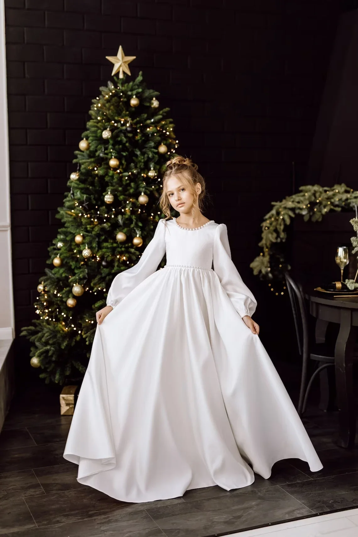 

Elegant White Satin Flower Girl Dresses for Weddings Long Sleeves Pearls Bow Princess Party Pageant First Holy Communion Dress