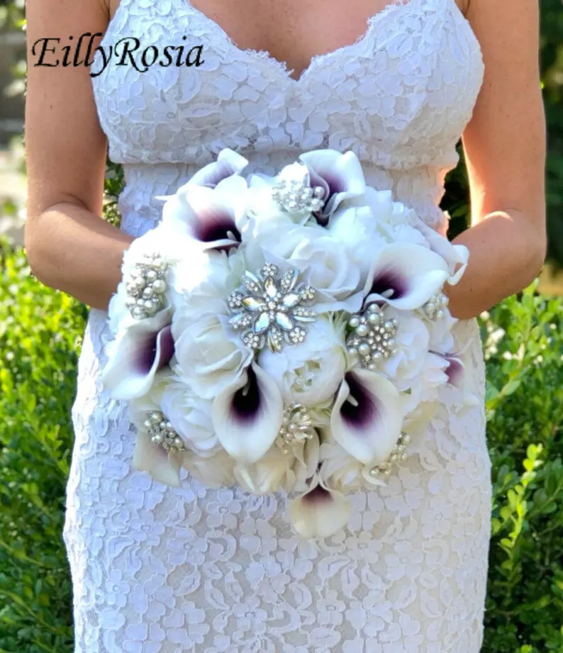 

EillyRosia White and Purple Calla Lily Roses Brooch Bridal Bouquet for Bride Handholding Flowers Peony Luxury Wedding Decoration