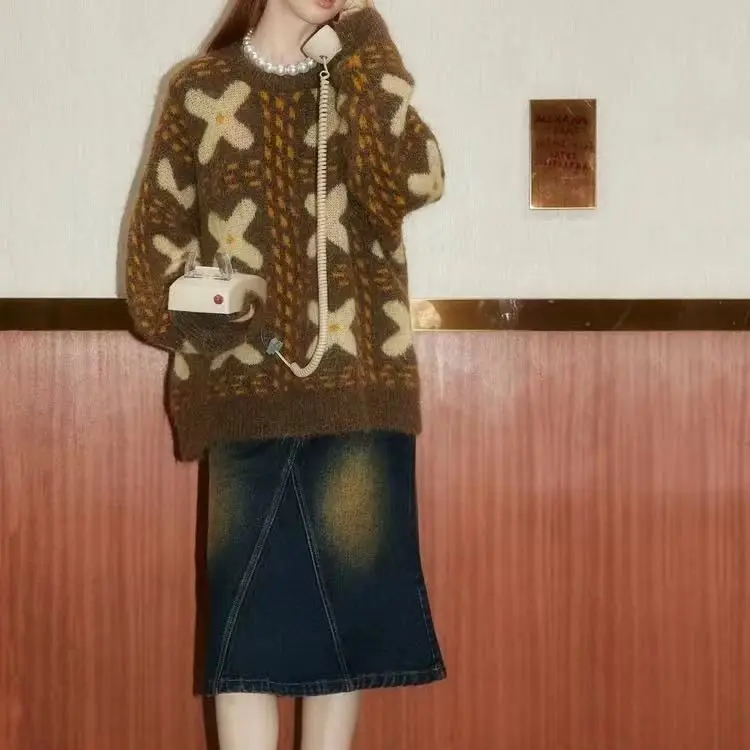 

2025 Autumn/Winter New Design Jacquard Round-neck Loose and Lazy Style Knit Sweater