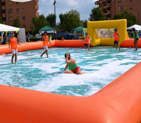 工場カスタマイズ 商業レンタル インフレータブルフットボールプレイグラウンド、インフレータブルサッカー場、インフレータブルソープフットボール場