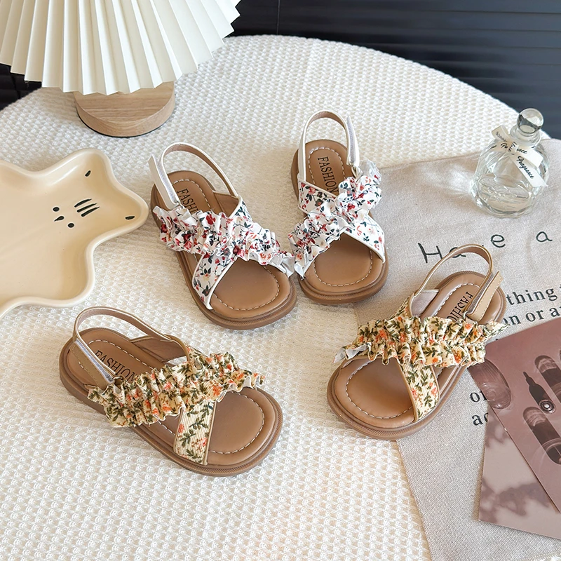 

2025 Summer New Children Princess Sandals for Girls Fashion Korean Style Soft Sole Non-slip Versatile Chic Flowers Elegant Shoes