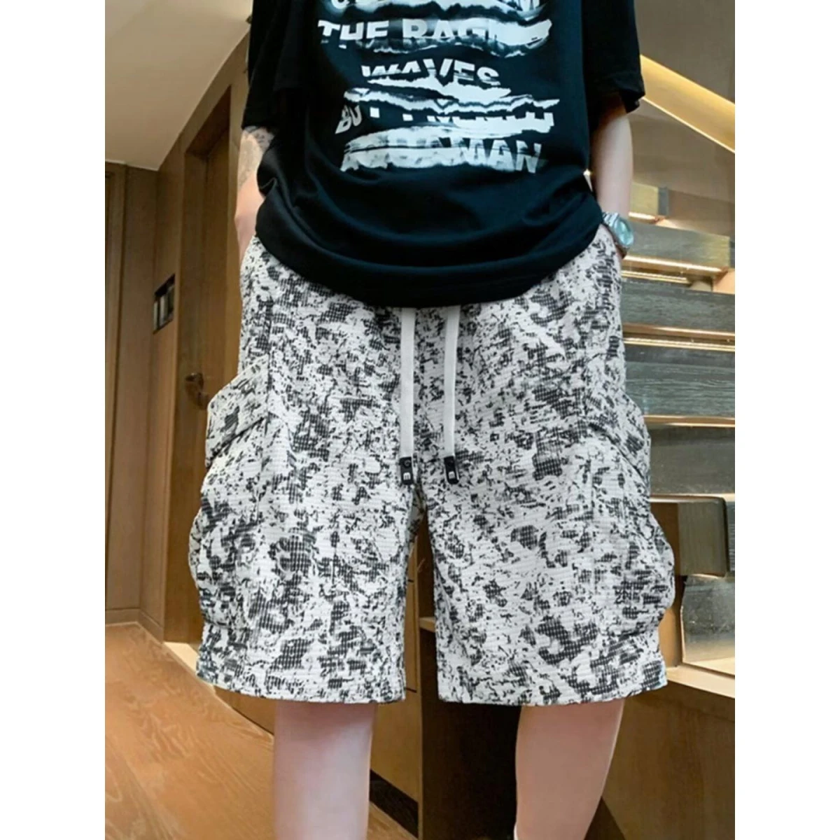 

Новые летние мужские брюки в американском стиле, тонкие дизайнерские свободные спортивные повседневные брюки большого размера с пятью четвертью, молодежная активная одежда из полиэстера...